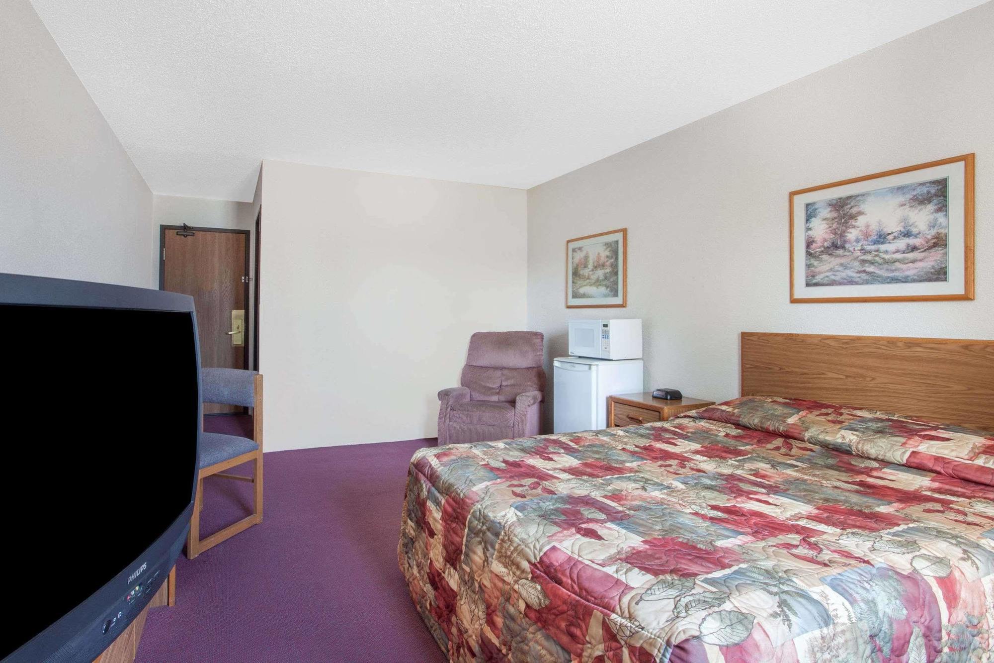 Отель Super 8 By Wyndham Saanichton Victoria Airport Экстерьер фото